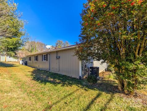 39 Hawthorne Lane Burnsville NC 28714