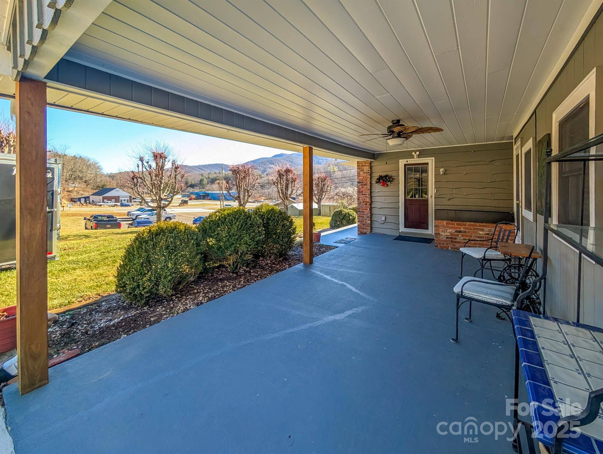 39 Hawthorne Lane Burnsville NC 28714