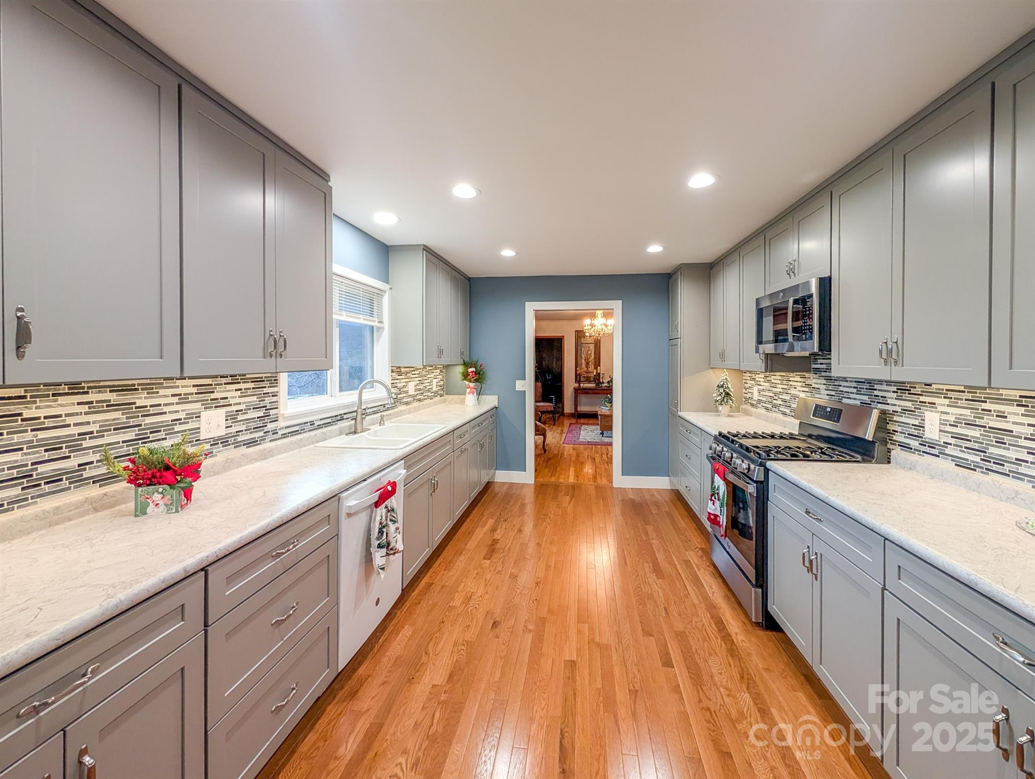 39 Hawthorne Lane Burnsville NC 28714