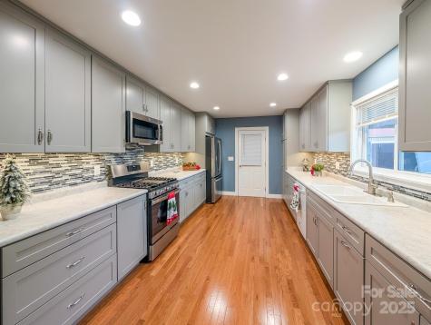 39 Hawthorne Lane Burnsville NC 28714