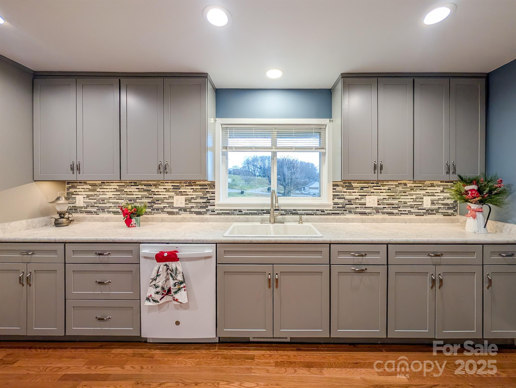 39 Hawthorne Lane Burnsville NC 28714