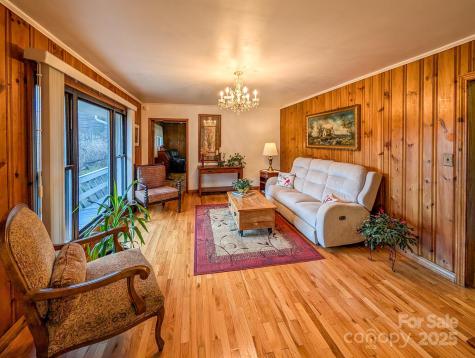 39 Hawthorne Lane Burnsville NC 28714