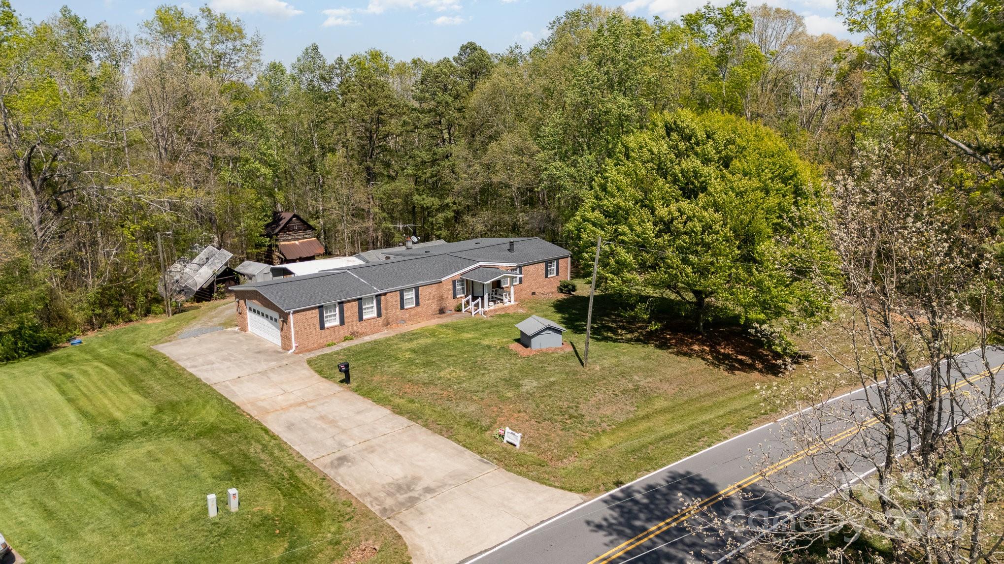 5013 Friendship Circle Road East Bend NC 27018