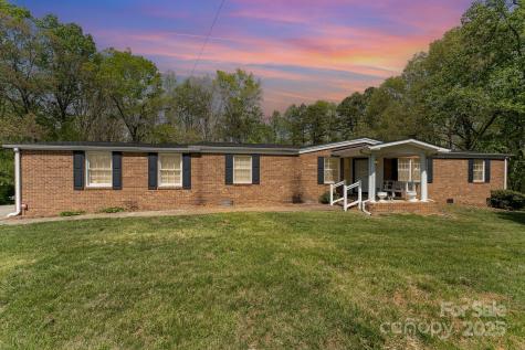 5013 Friendship Circle Road East Bend NC 27018