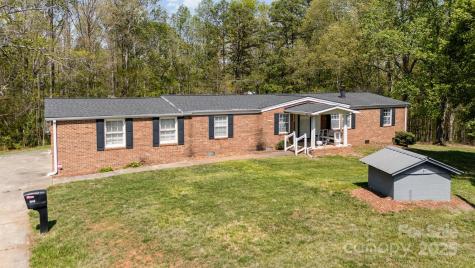 5013 Friendship Circle Road East Bend NC 27018