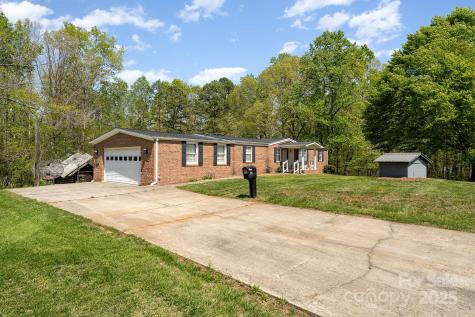 5013 Friendship Circle Road East Bend NC 27018