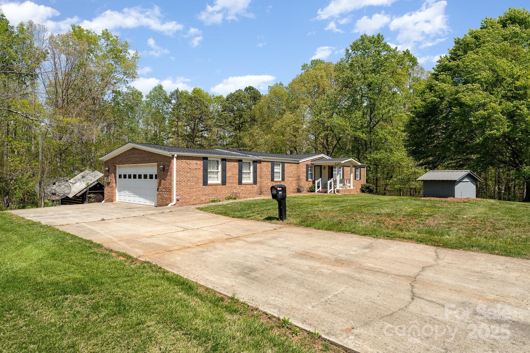 5013 Friendship Circle Road East Bend NC 27018
