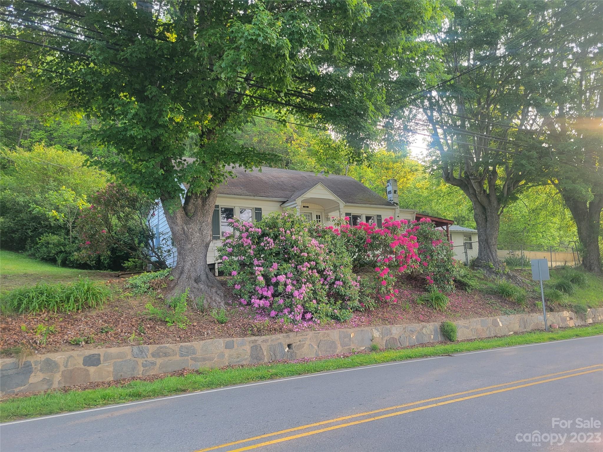 169 Burnsville School Road Burnsville NC 28714
