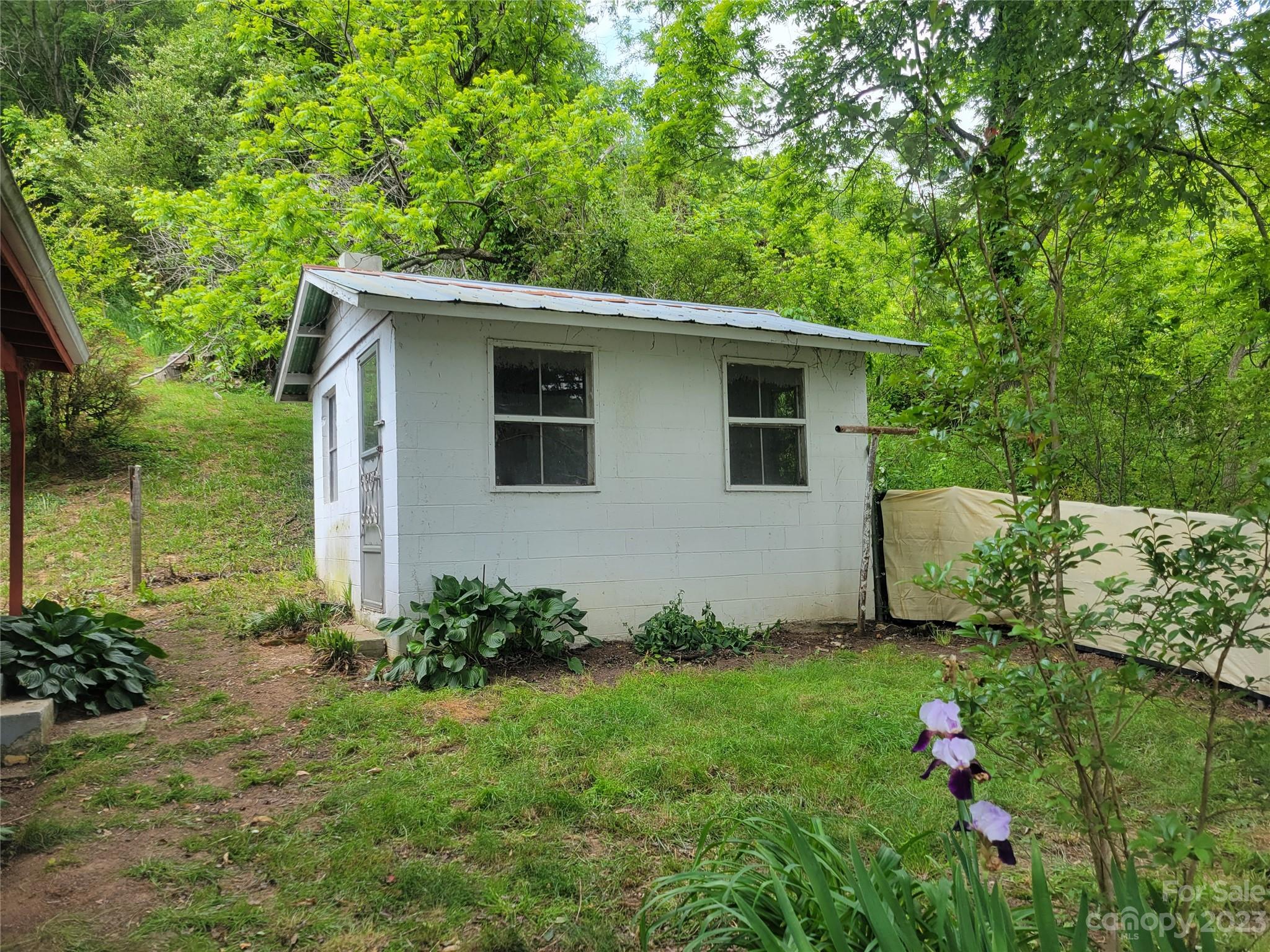 169 Burnsville School Road Burnsville NC 28714