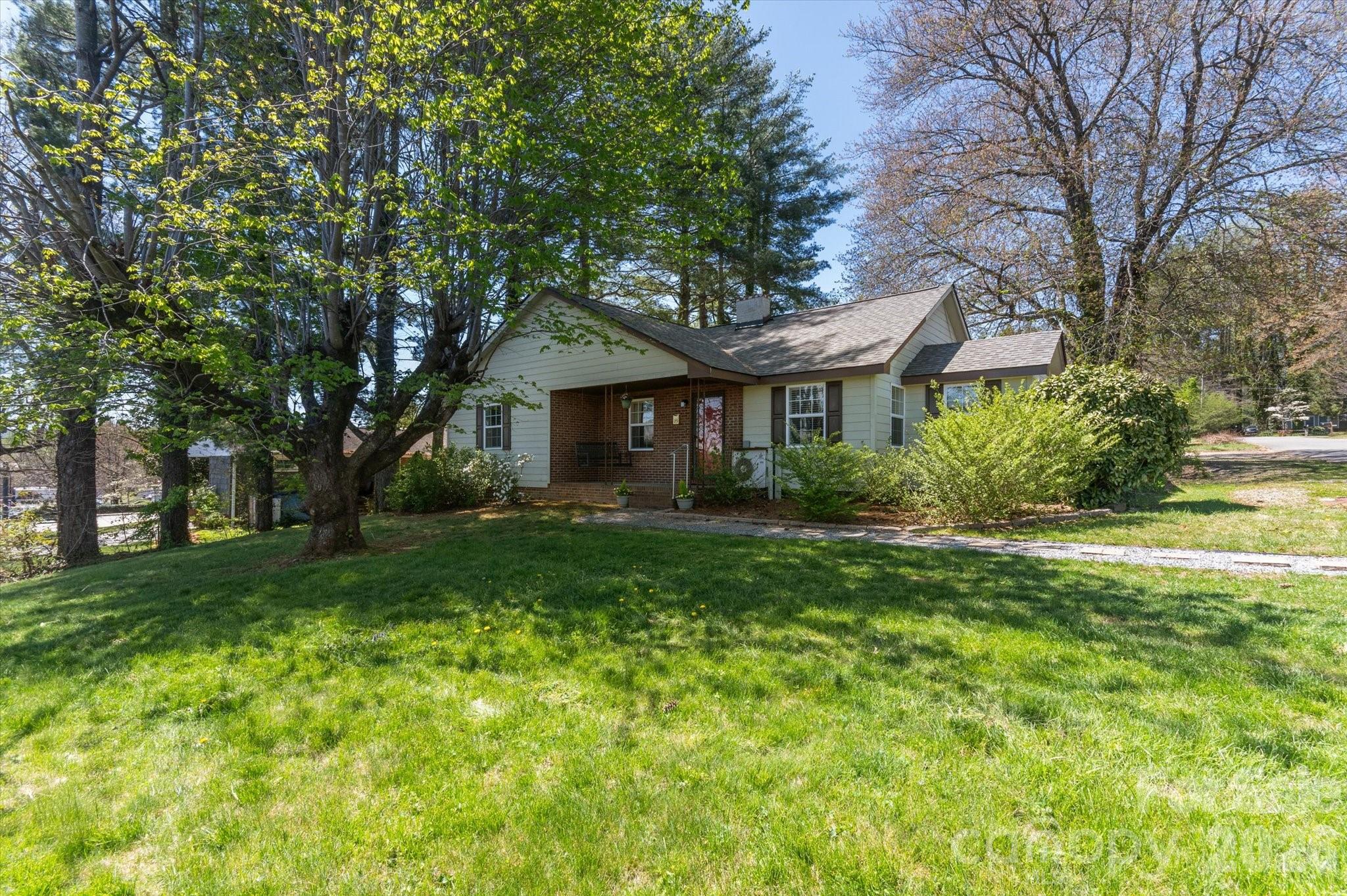 25 Montview Circle Brevard NC 28712