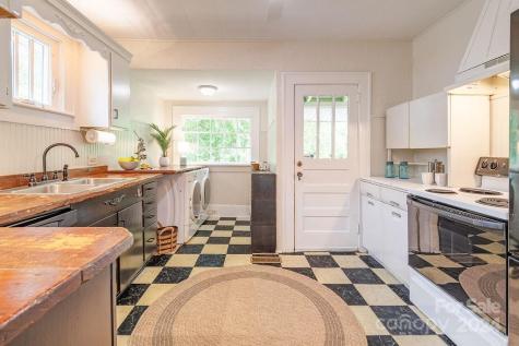 68 Nebraska Street Asheville NC 28806