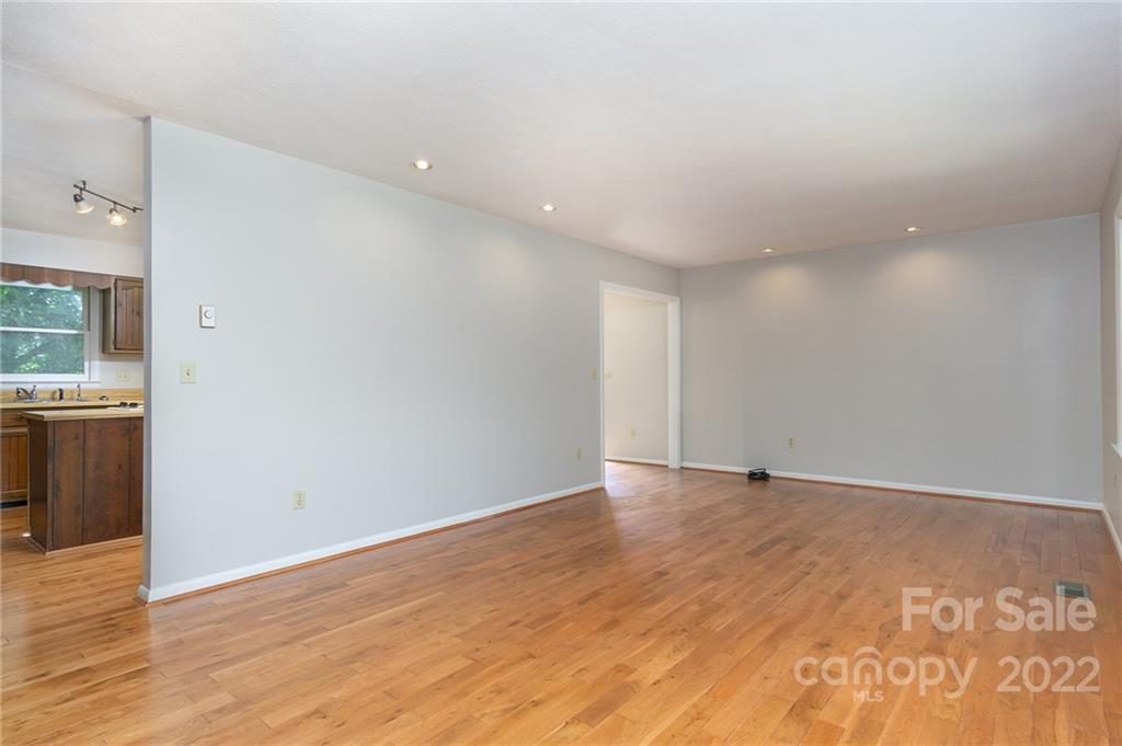 1017 Mountain Drive Candler NC 28715