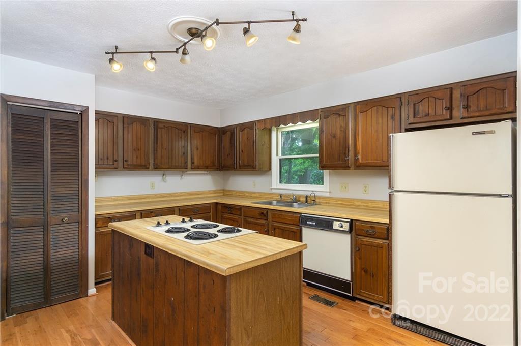 1017 Mountain Drive Candler NC 28715