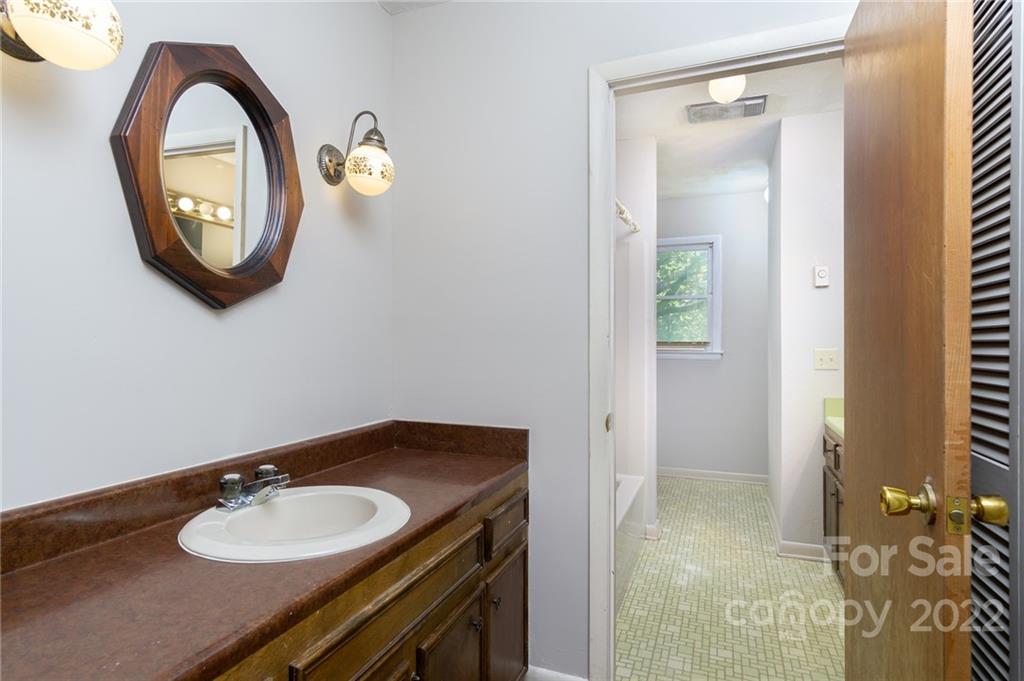 1017 Mountain Drive Candler NC 28715