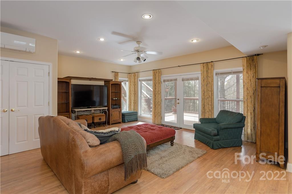 1 Crescent Court Weaverville NC 28787