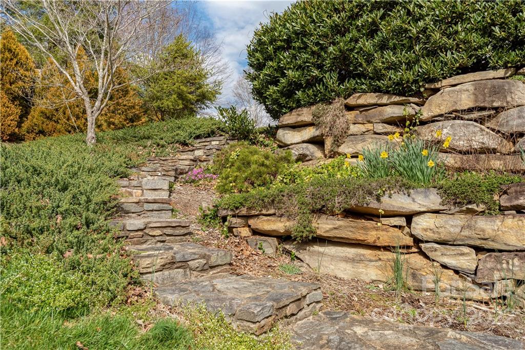 1 Crescent Court Weaverville NC 28787