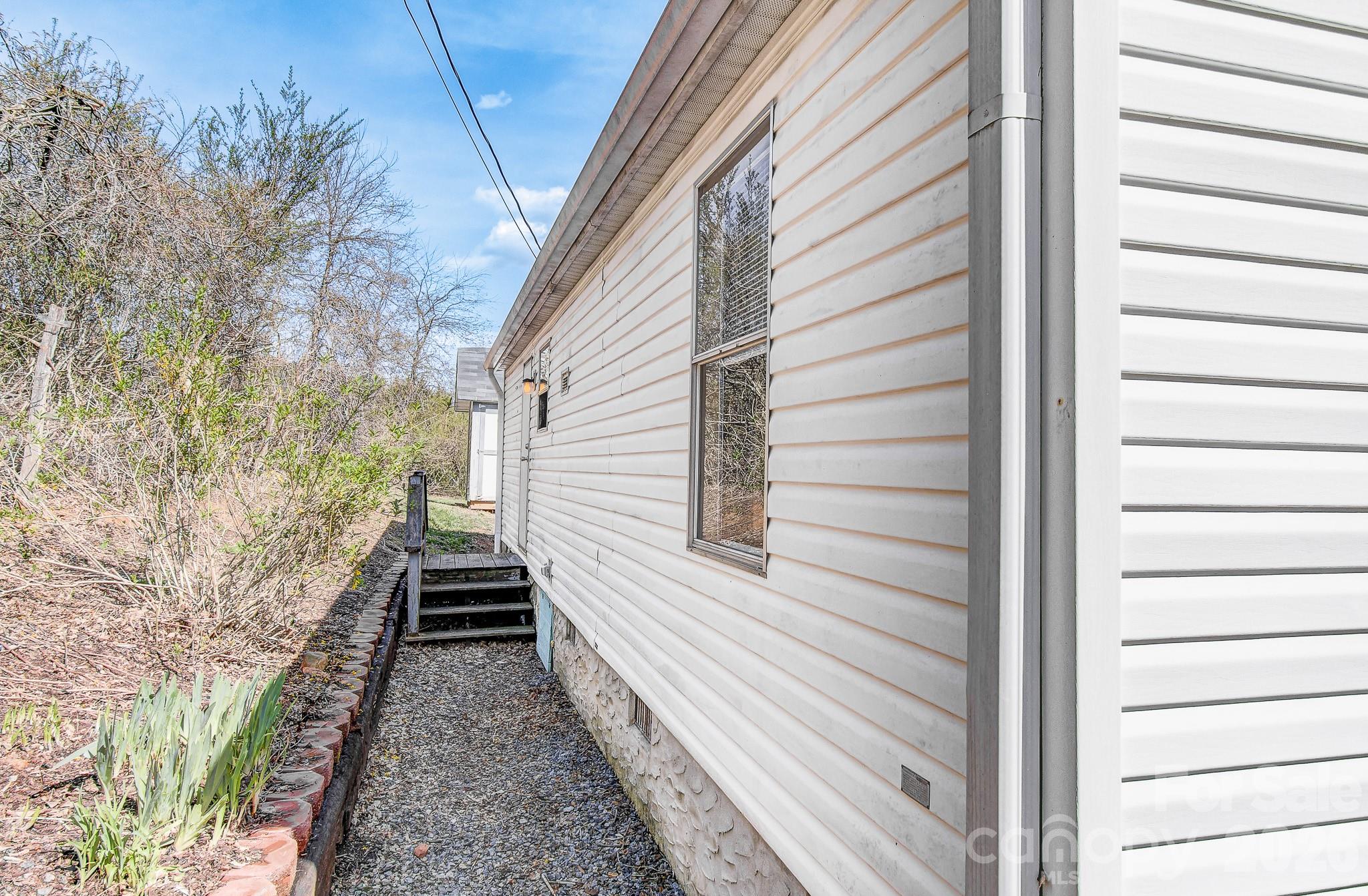 10 Lands End Drive Candler NC 28715