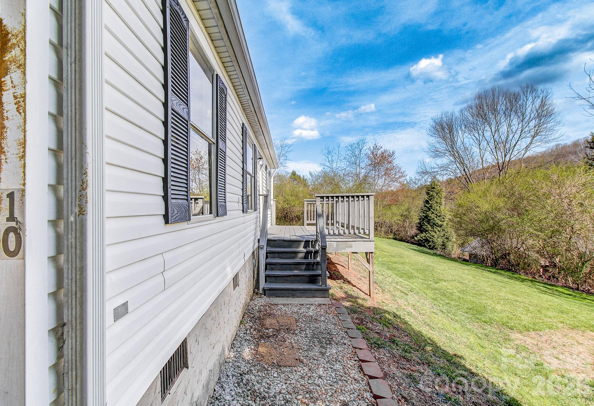 10 Lands End Drive Candler NC 28715
