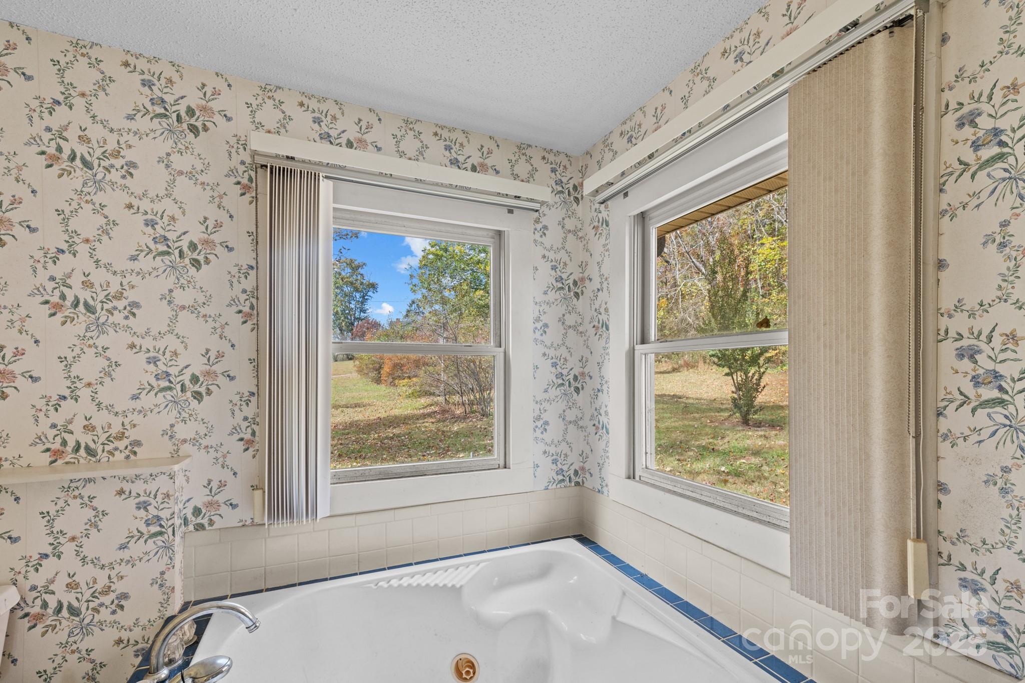 4541 Hartland Road Lenoir NC 28645