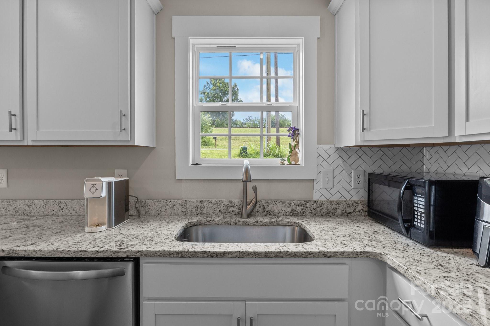 818 W Carolina Avenue Bessemer City NC 28016