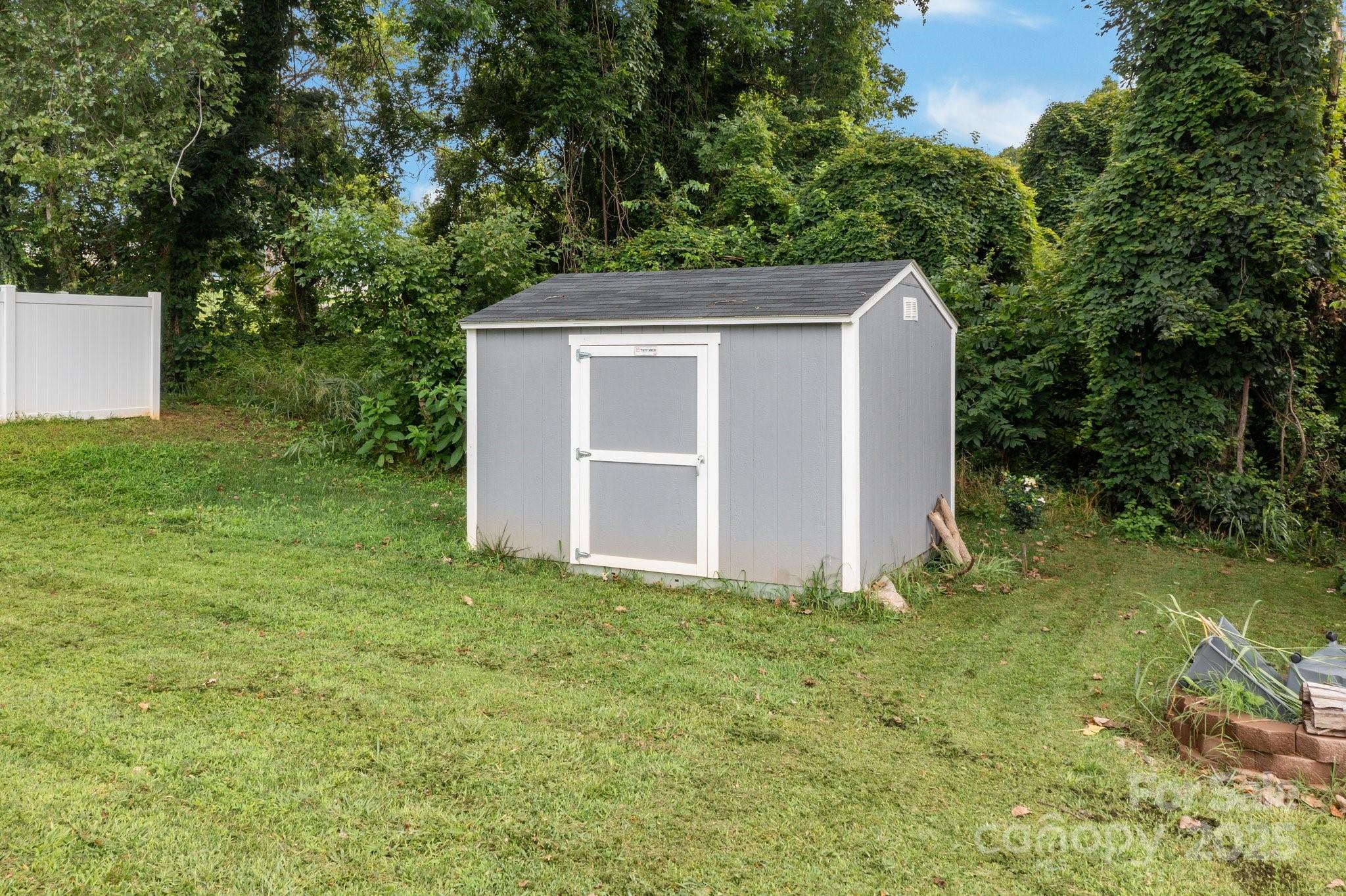 818 W Carolina Avenue Bessemer City NC 28016