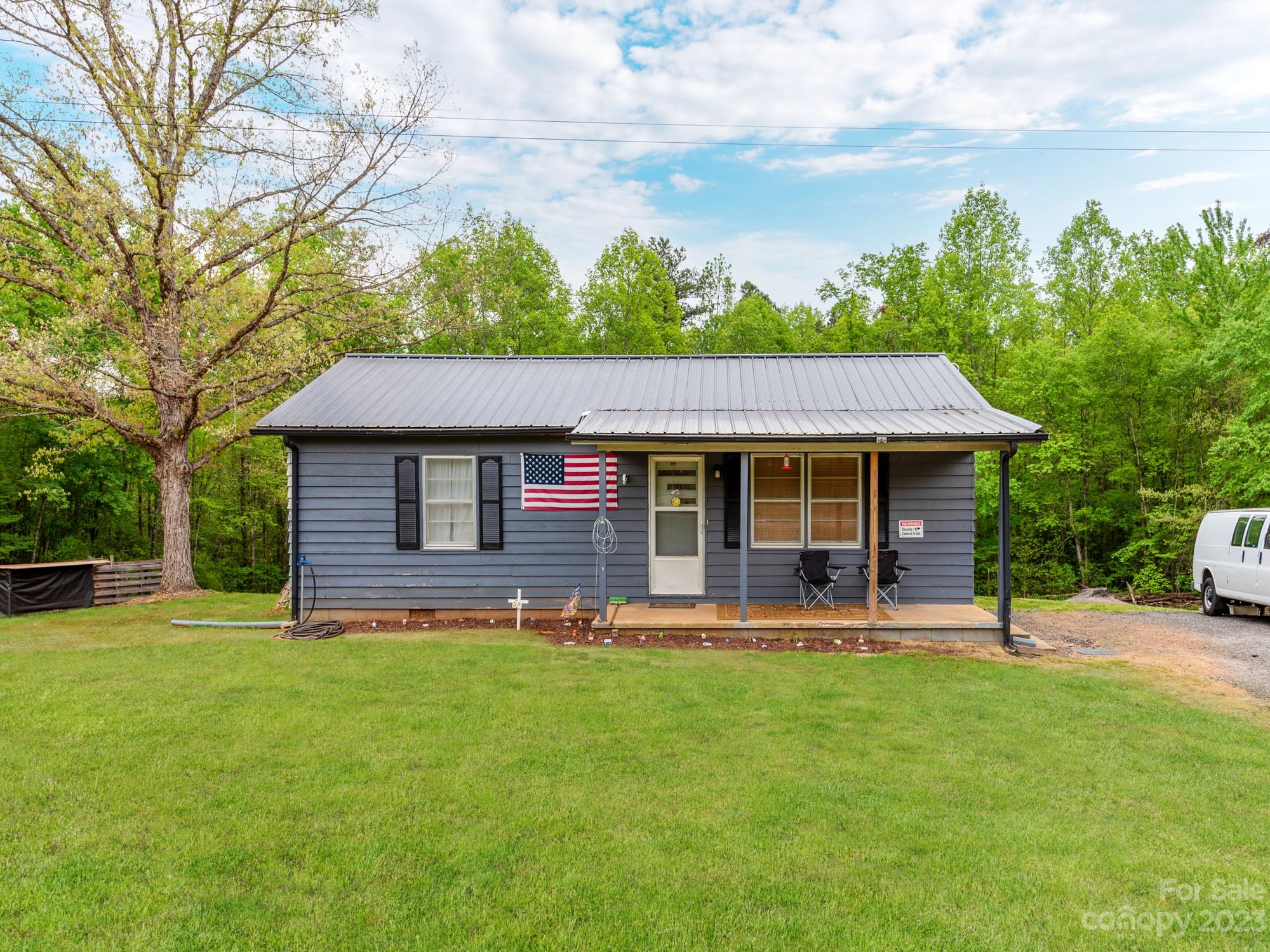 11 Roads End Garage Lane Taylorsville NC 28681