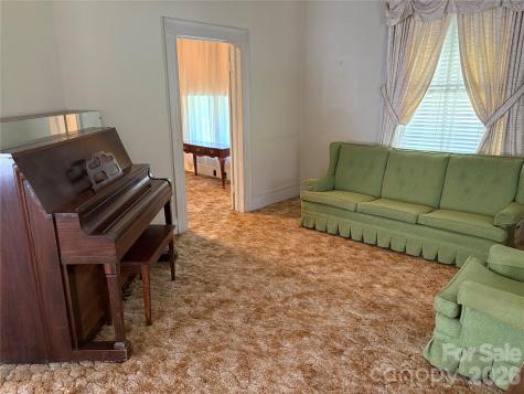 114 Hampton Street Chester SC 29706