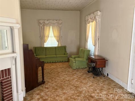 114 Hampton Street Chester SC 29706