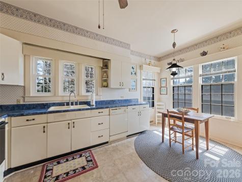151 Hampton Heights Canton NC 28716