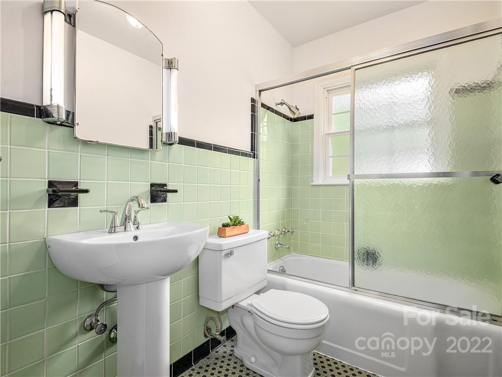 10 Alclare Drive Asheville NC 28804
