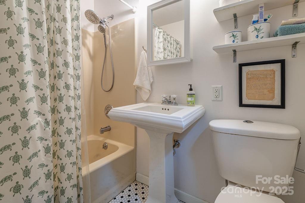 15 Valle Vista Drive Asheville NC 28804