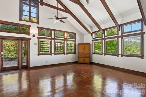 144 Pegg Road Barnardsville NC 28709