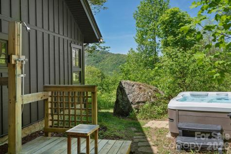 144 Pegg Road Barnardsville NC 28709