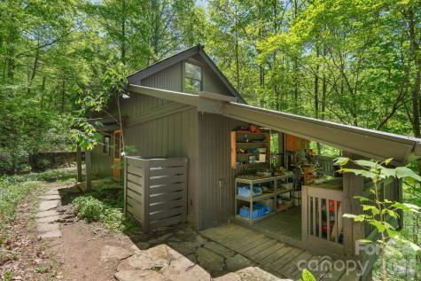 144 Pegg Road Barnardsville NC 28709