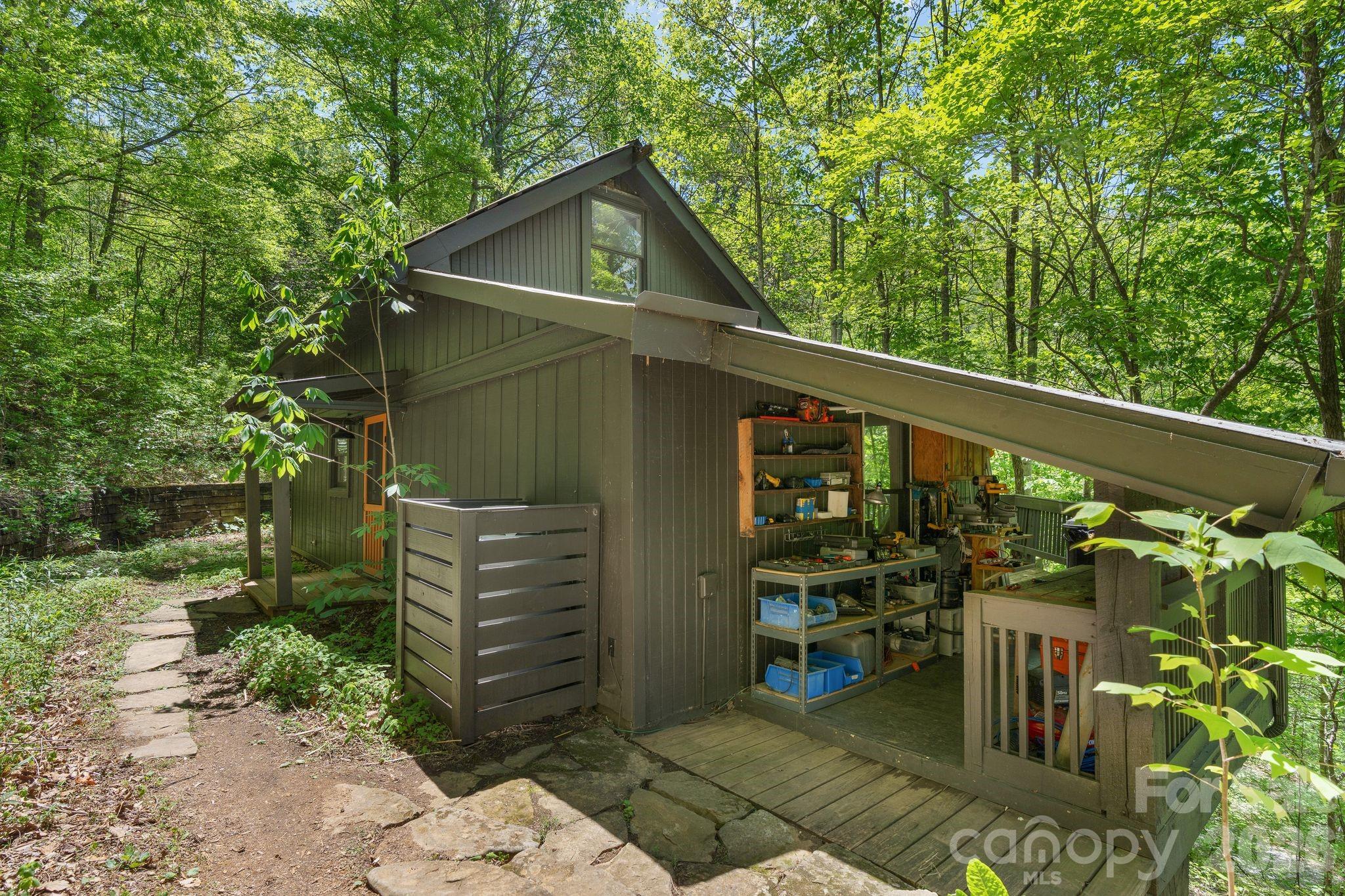 144 Pegg Road Barnardsville NC 28709