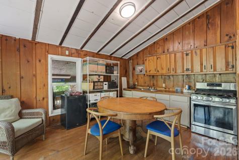 144 Pegg Road Barnardsville NC 28709