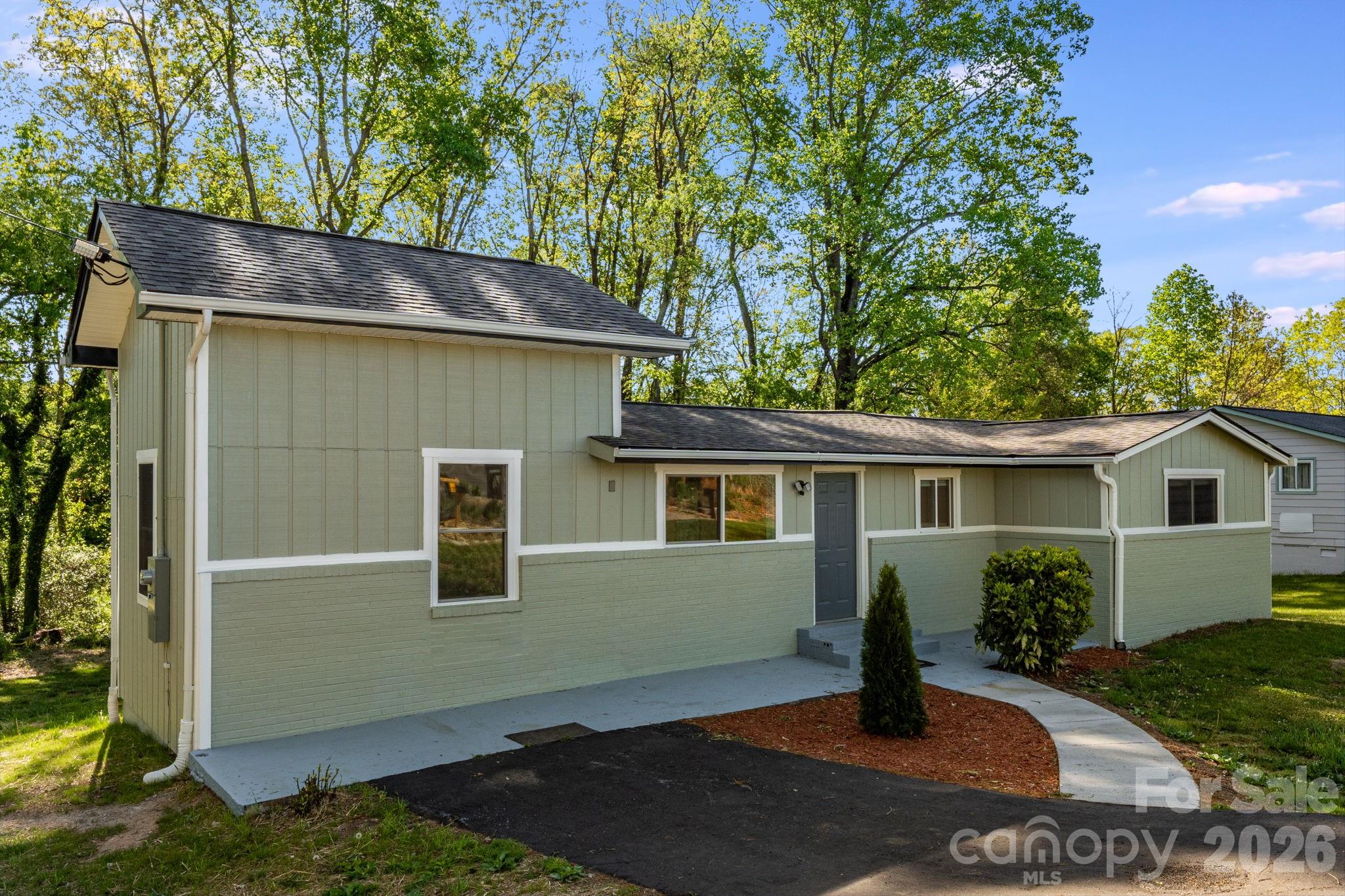 21 Oak Hill Drive Asheville NC 28806