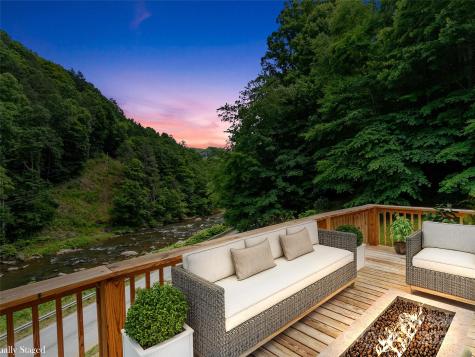 12982 Us Highway 19w Burnsville NC 28714