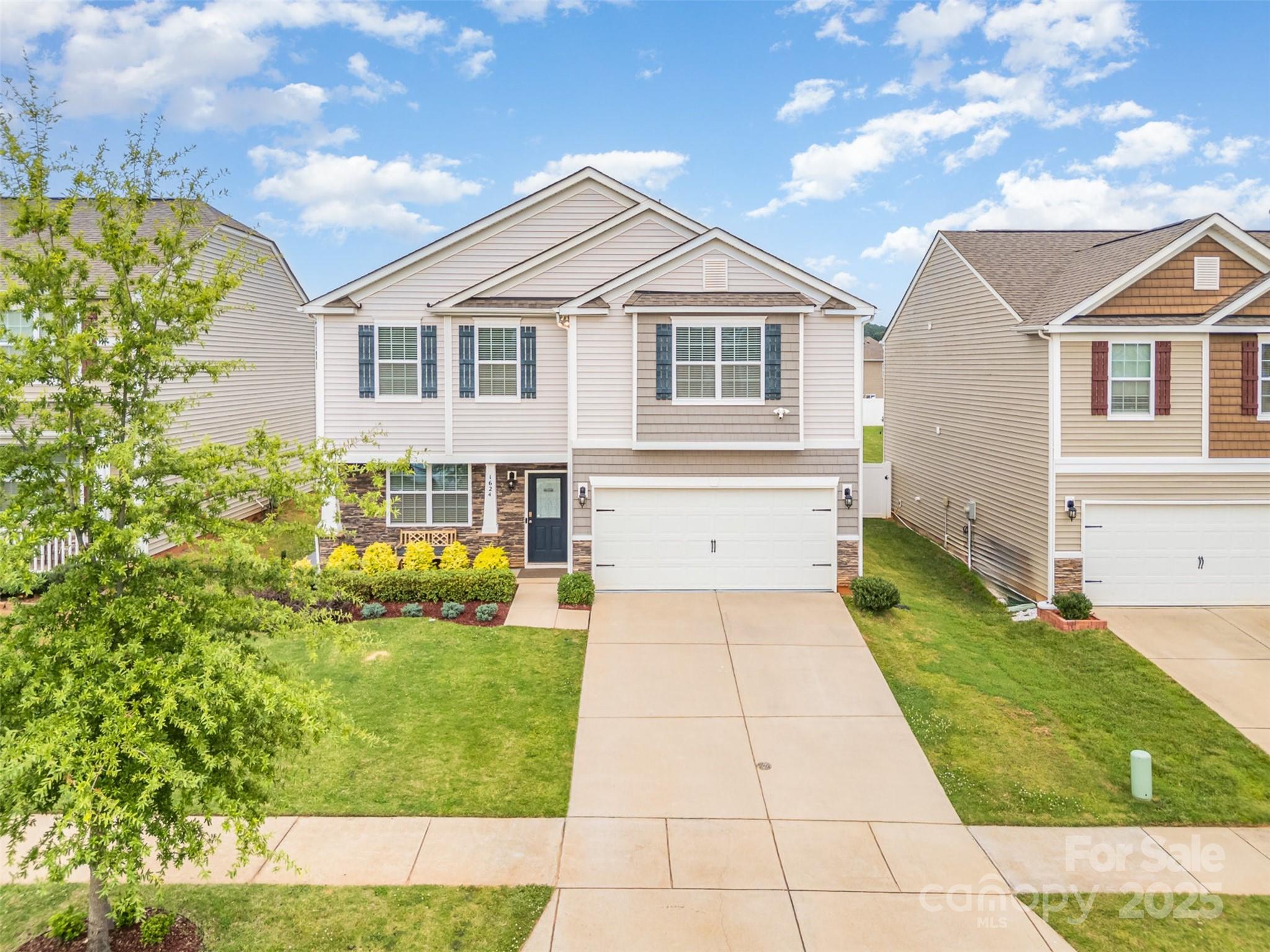1624 Savory Lane Charlotte NC 28216