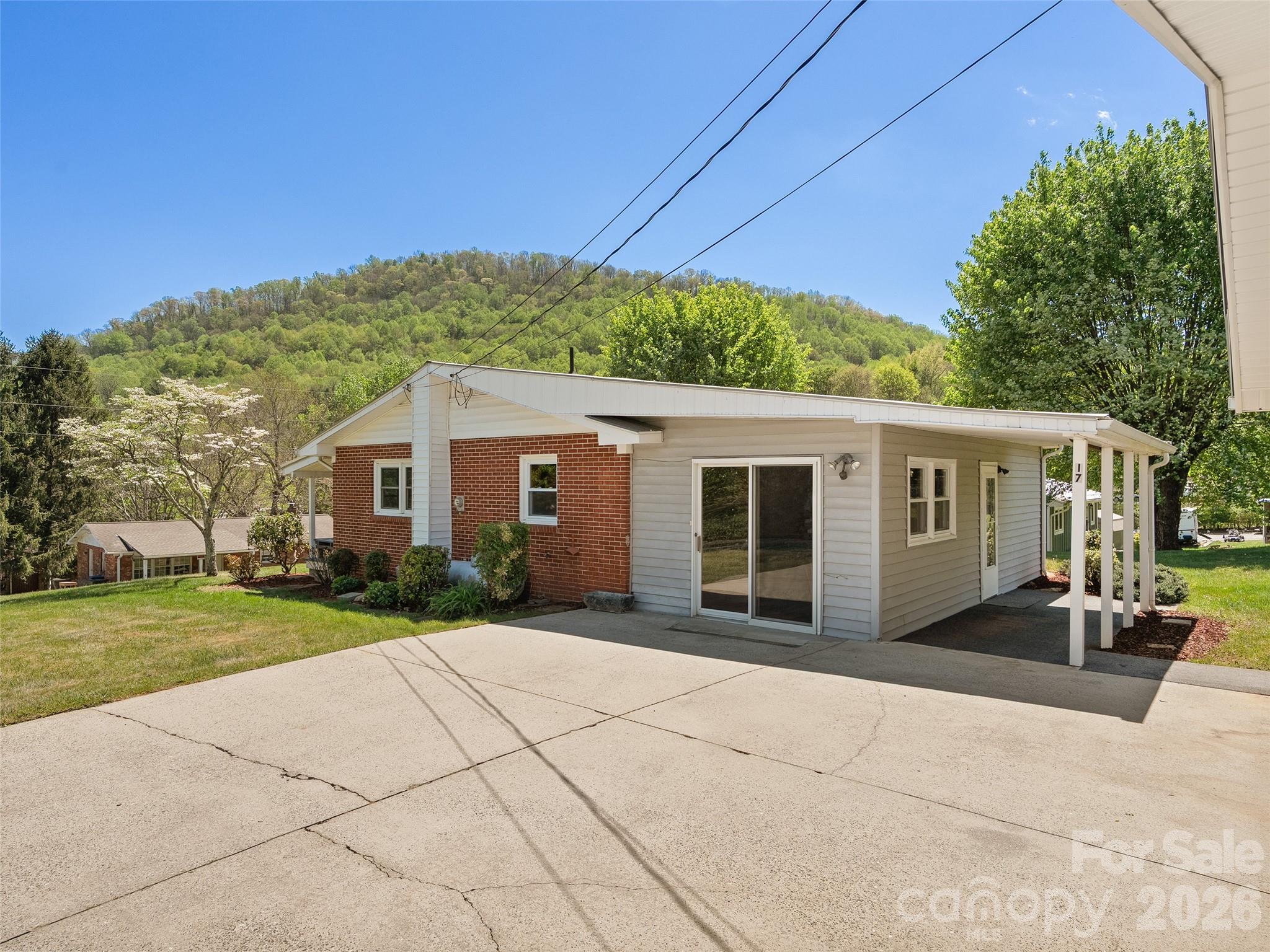 17 W Farley Street Waynesville NC 28786