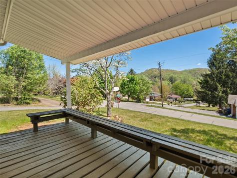 17 W Farley Street Waynesville NC 28786