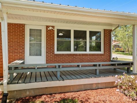 17 W Farley Street Waynesville NC 28786