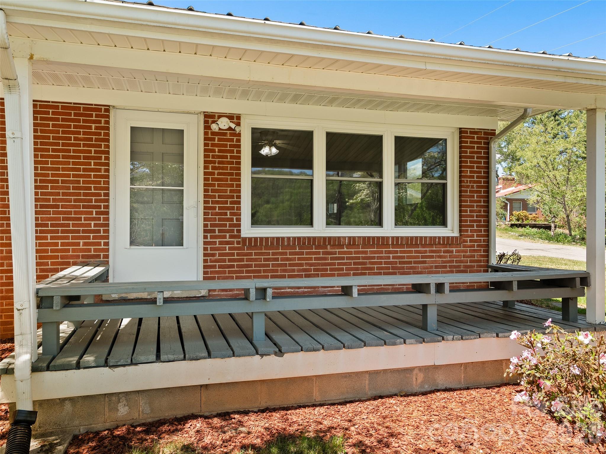 17 W Farley Street Waynesville NC 28786