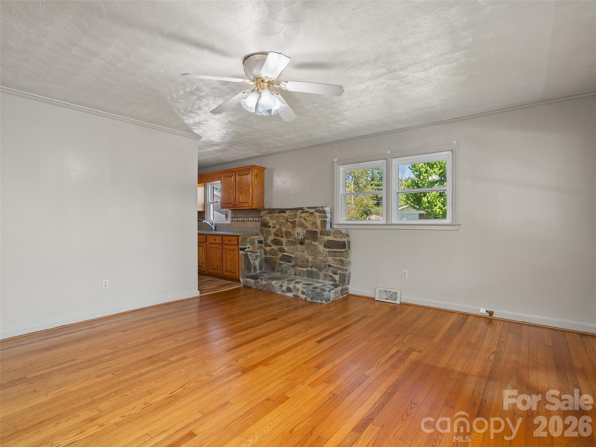 17 W Farley Street Waynesville NC 28786