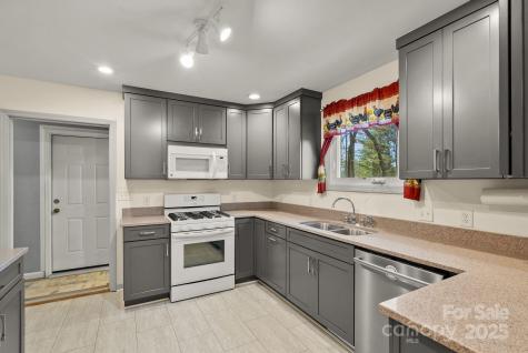 23 Ballantree Drive Asheville NC 28803