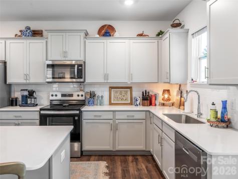 596 Country Oak Drive Asheville NC 28804