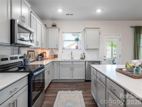 596 Country Oak Drive Asheville NC 28804