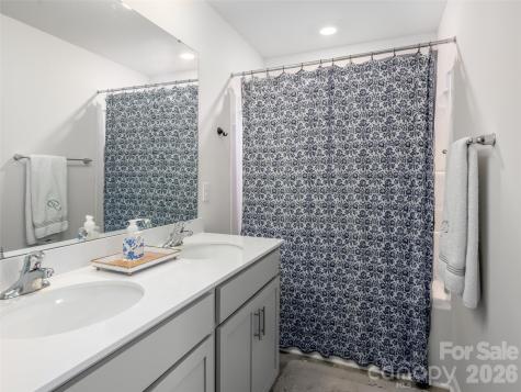 596 Country Oak Drive Asheville NC 28804