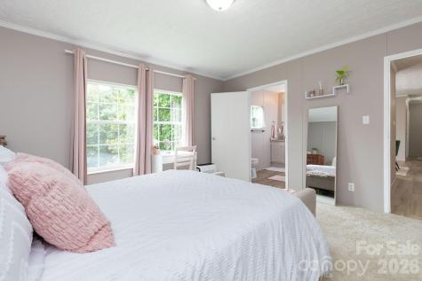 205 Sleepy Hollow Drive Mars Hill NC 28754