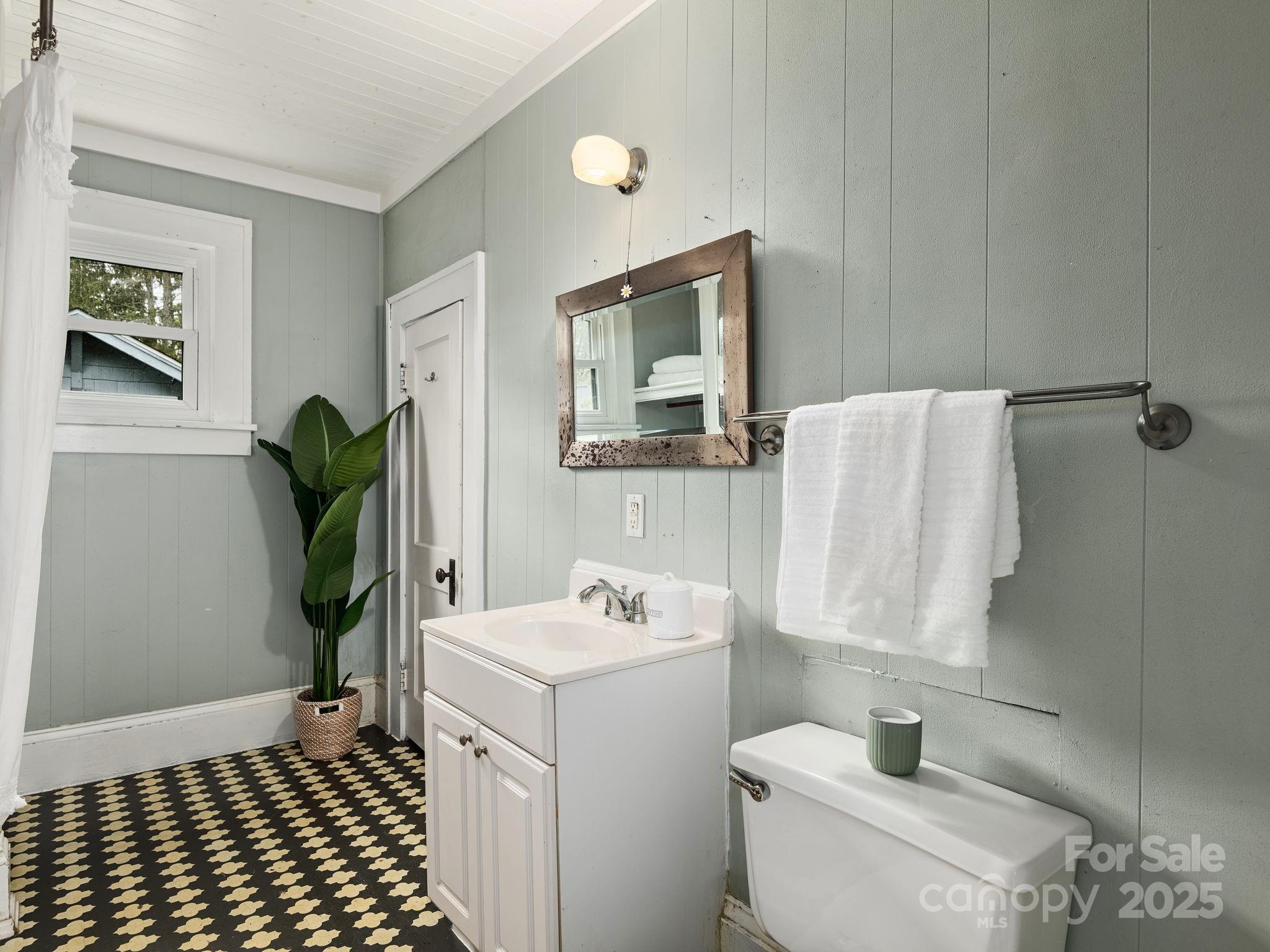 197 Brucemont Circle Asheville NC 28806